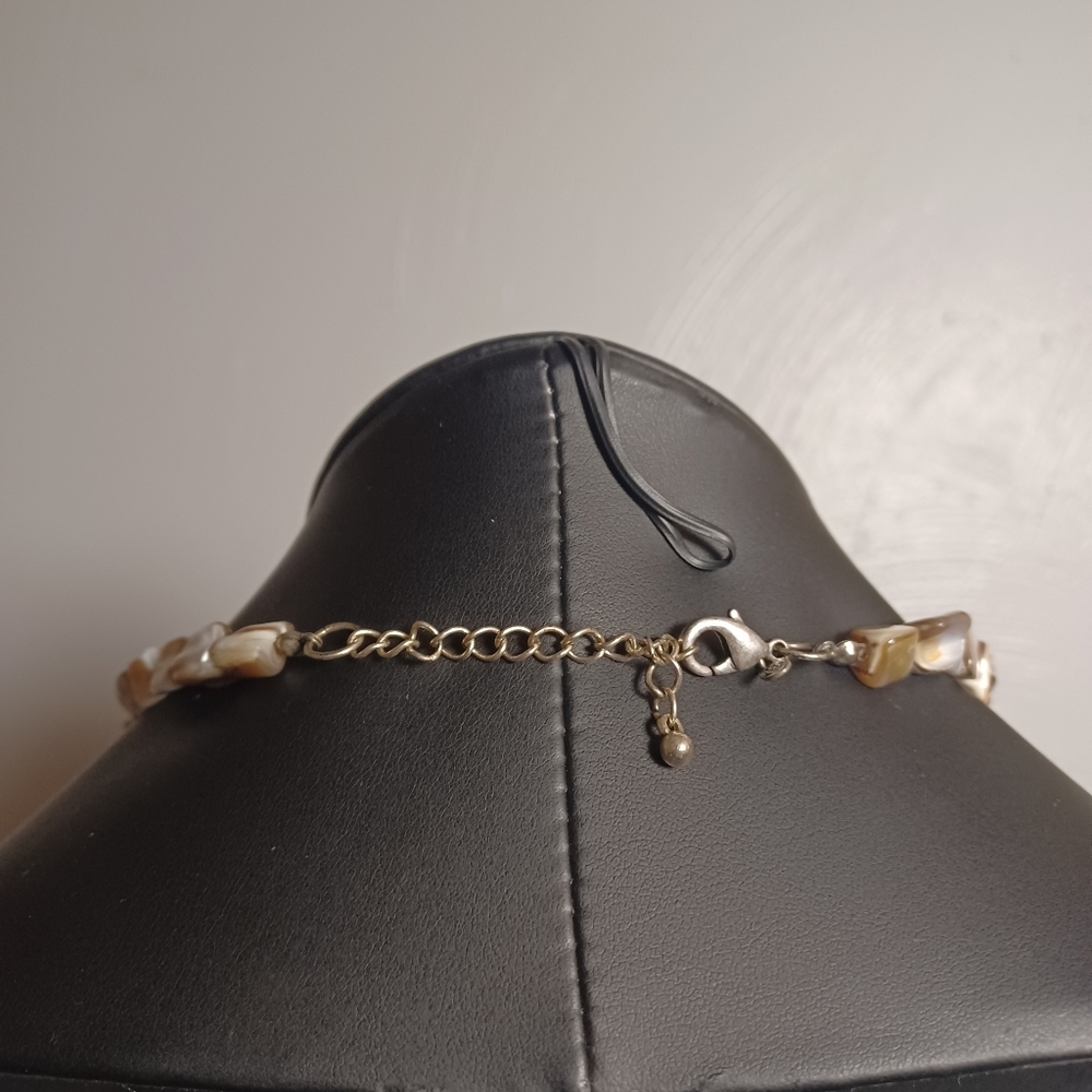Premier Designs Natural Shell Necklace With Pendant - Picture 2 of 3